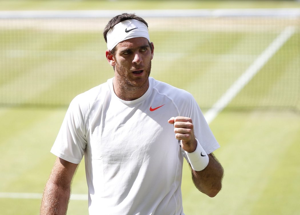 Juan Martin Del Potro se hecuje v semifinále Wimbledonu proti Novaku Djokovičovi