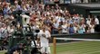 Dojatý Novak Djokovič si užívá chvilku po postupu do finále Wimbledonu