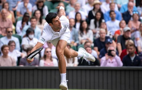 Novak Djokovič v semifinále Wimbledonu proti Denisu Shapovalovi