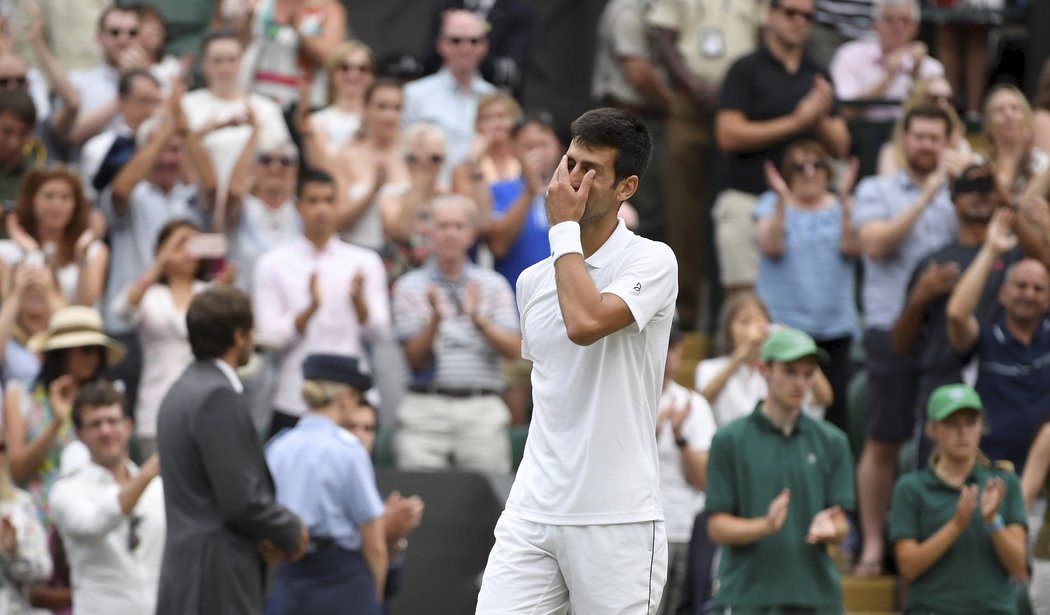 Úleva ve tváři Novaka Djokoviče po postupu do finále Wimbledonu