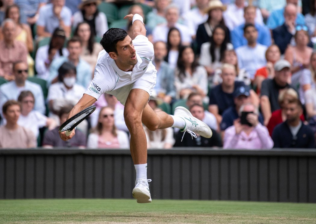 Novak Djokovič v semifinále Wimbledonu proti Denisu Shapovalovi