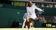 Americká tenistka Serena Williamsová během utkání ve Wimbledonu proti Italce Giorgiové