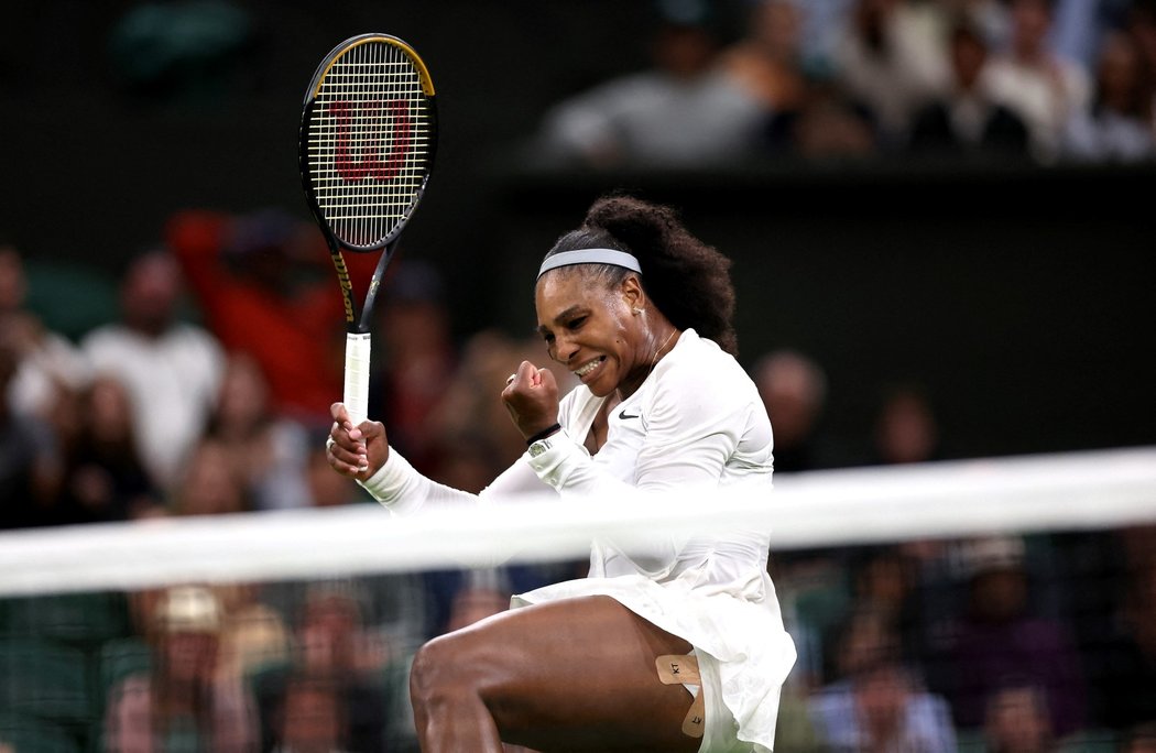 Serena Williamsová se s letošním Wimbledonem po návratu rozloučila už v prvním kole, přesto ještě nemusí končit