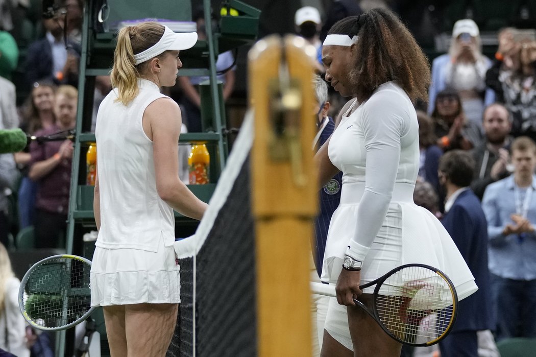 Serena Williamsová se po pádu zranila a musela v slzách skrečovat
