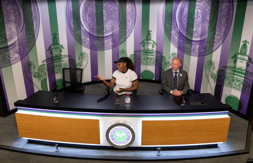 Serena Williamsové na tisková konferenci před začátkem Wimbledonu