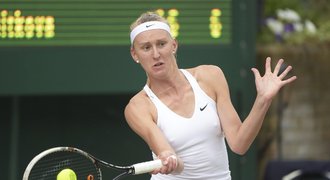 Neznámá Smitková hraje osmifinále Wimbledonu: Nemá kluka, pláče, ale vyhrává!