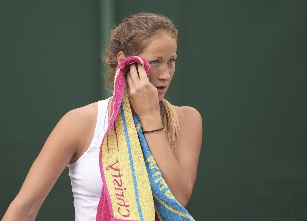 Jovanovski nestačila ve Wimbledonu na Smitkovou a vypadla