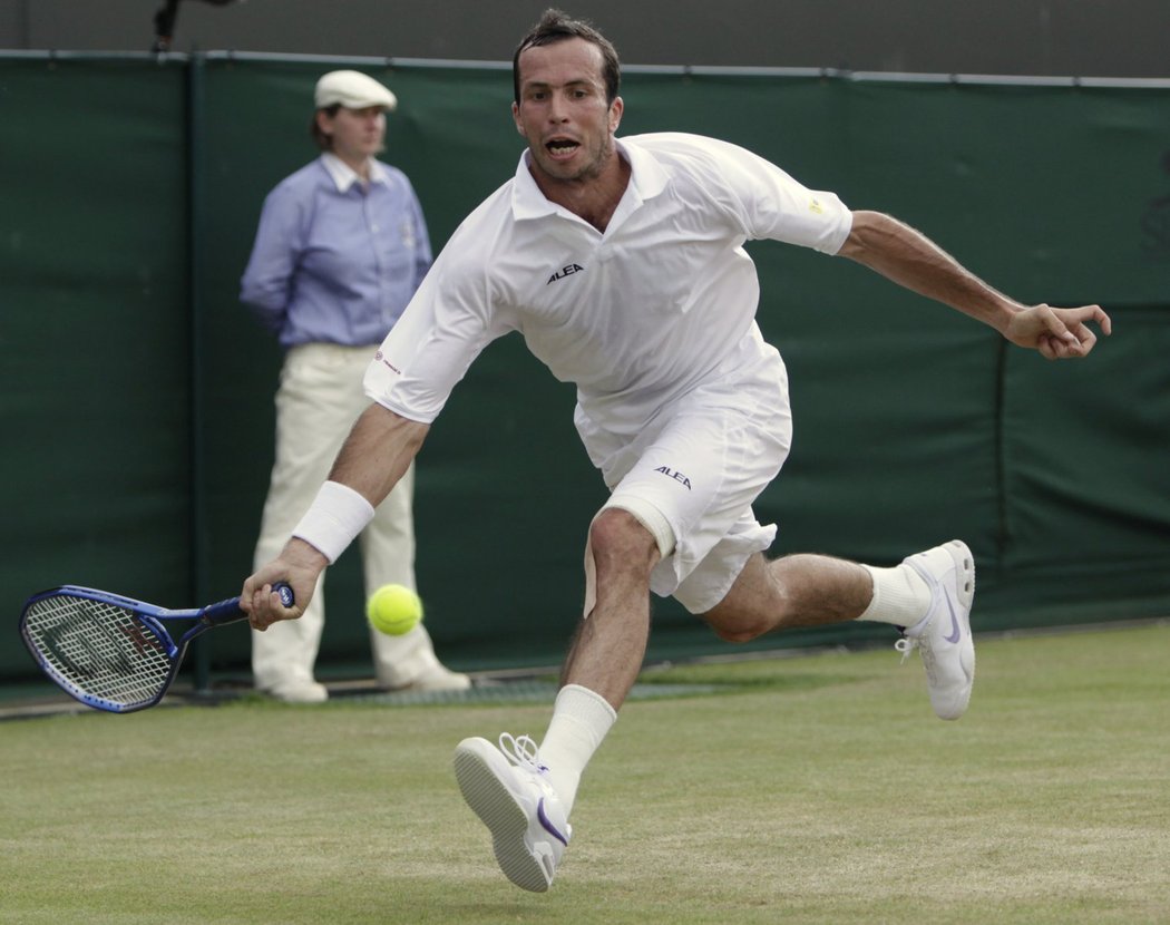 Radek Štěpánek v osmifinále Wimbledonu proti Australanu Lleytonu Hewittovi