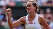 Česká tenistka Barbora Strýcová během čtvrtfinále Wimbledonu proti domácí Johanně Kontaové