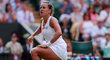 Česká tenistka Barbora Strýcová ve čtvrtfinále Wimbledonu proti domácí Johanně Kontaové