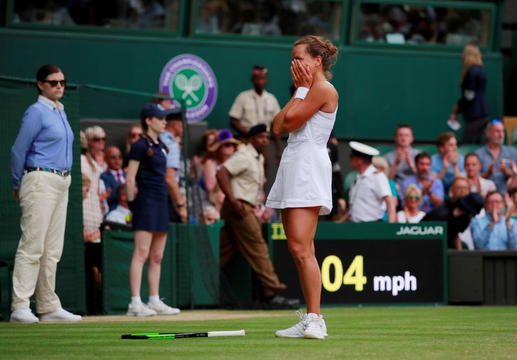 Barbora Strýcová nevěří, že se jí povedlo poprvé v kariéře postoupit do semifinále grandslamu, ještě k tomu na slavném Wimbledonu