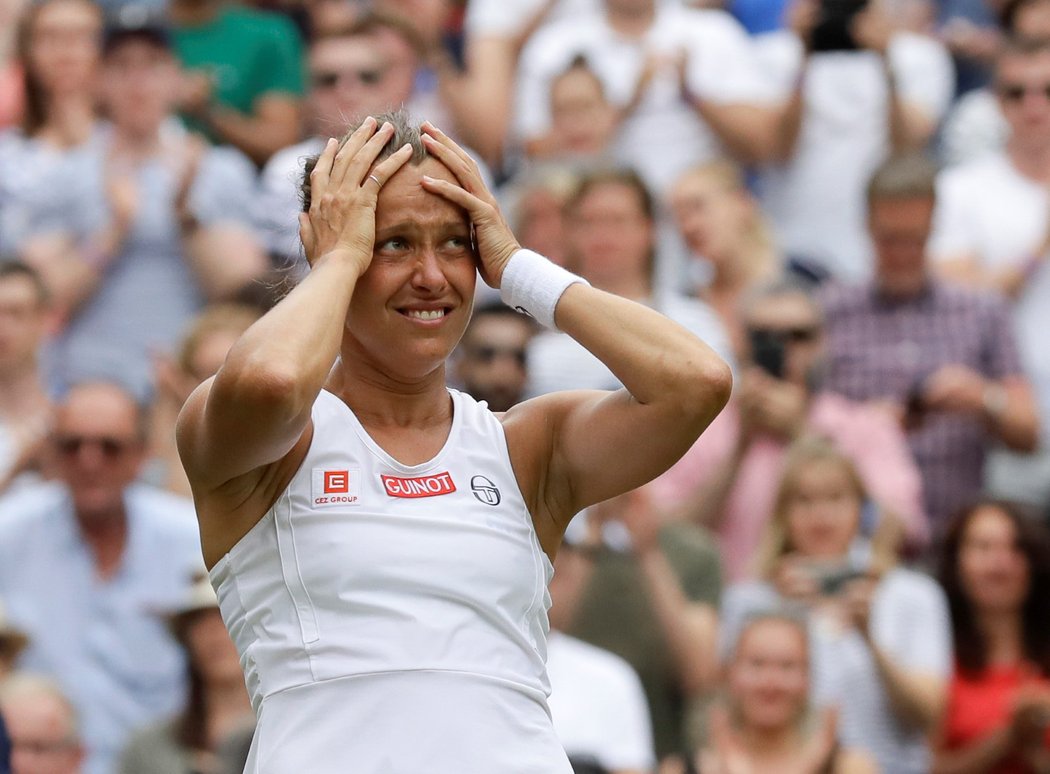 Česká tenistka Barbora Strýcová krátce poté, co postoupila do semifinále Wimbledonu