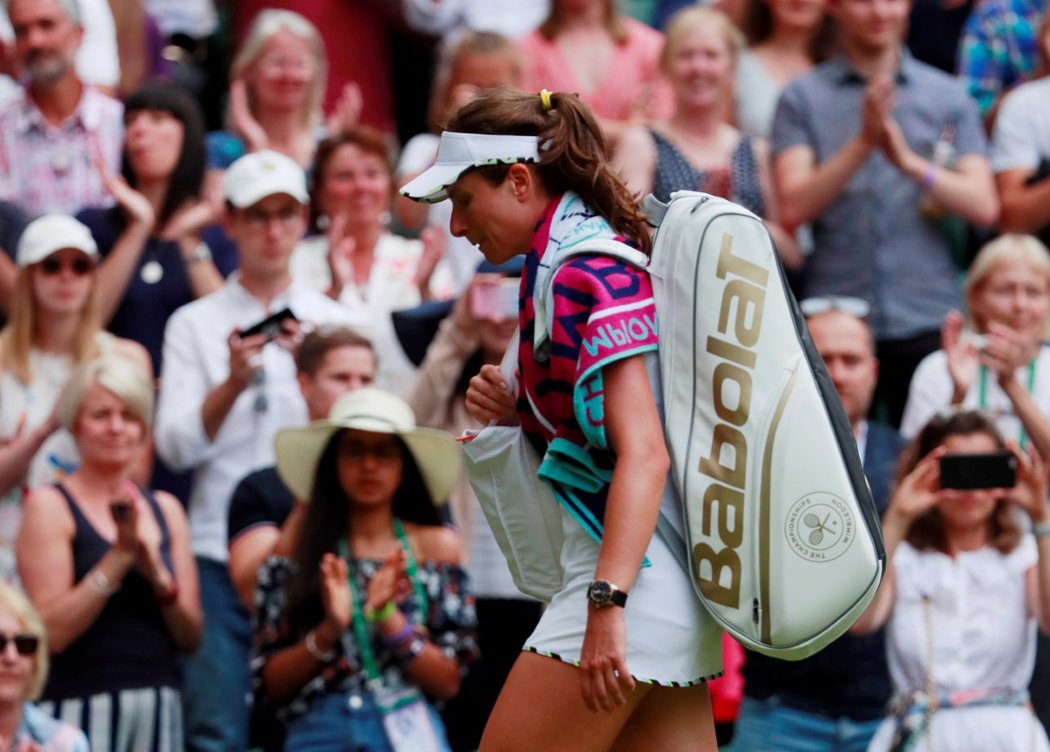 Britská tenistka Johanna Kontaová po prohře s Barborou Strýcovou ve čtvrtfinále Wimbledonu