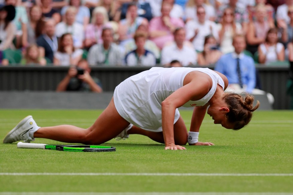 Česká tenistka Barbora Strýcová během vítězného čtvrtfinále tenisového Wimbledonu