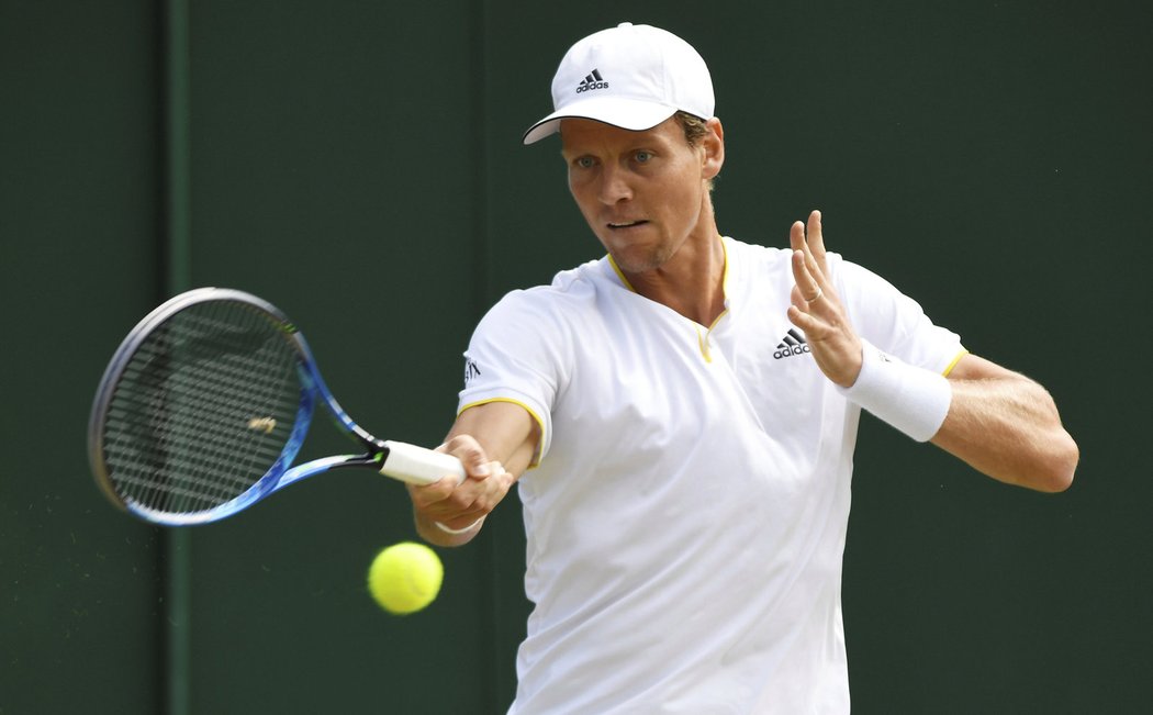 Tomáš Berdych v zápase třetího kola Wimbledonu proti Davidu Ferrerovi