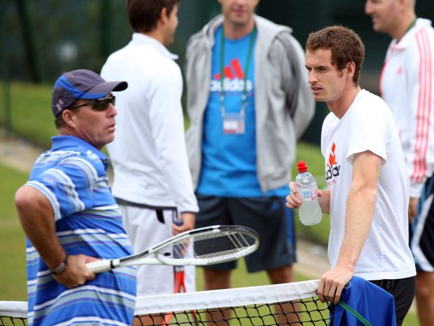 Ivan Lendl je v klidu. Na snímku z tréninku s Andym Murraym před finále Wimbledonu Ivan Lendl je v klidu. Na snímku z tréninku s Andym Murraym před finále Wimbledonu
