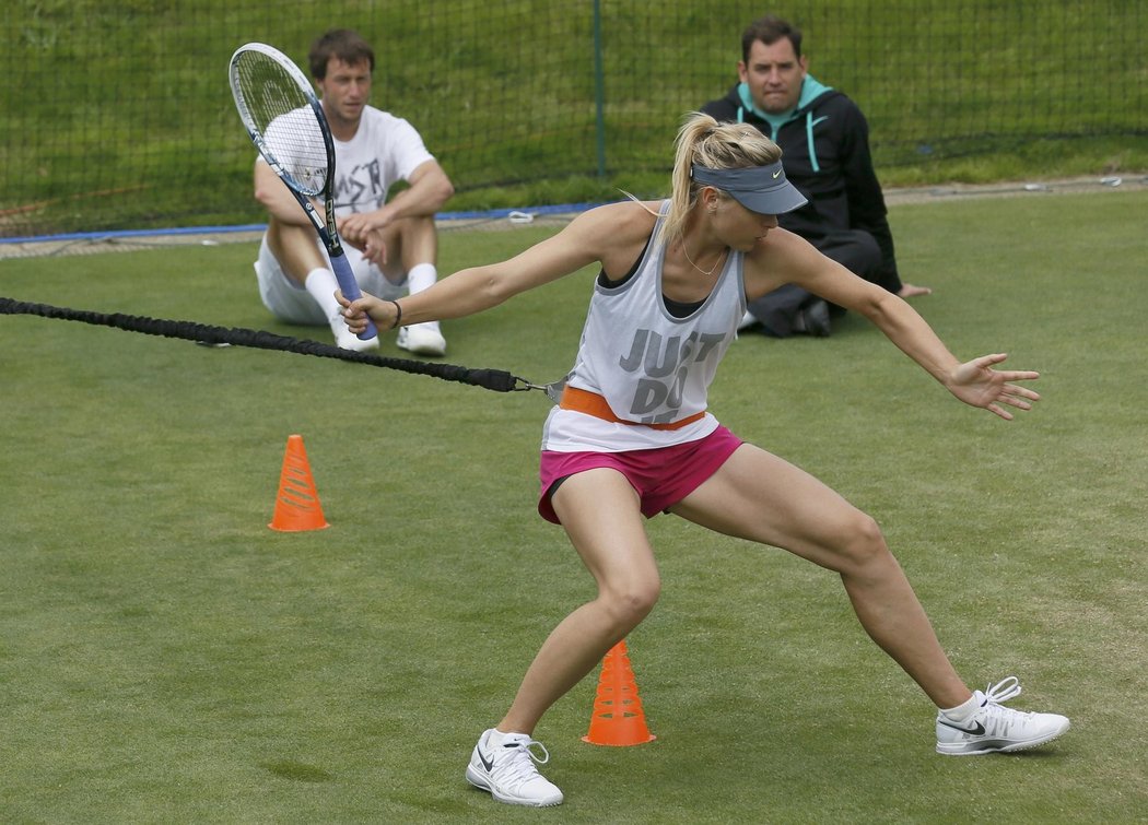 Maria Šarapovová na wimbledonské trénuje i s pomocí gumového lana