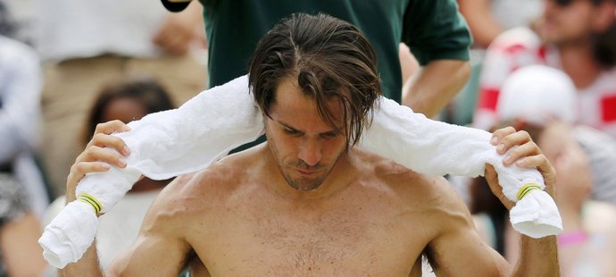 Tommy Haas chladí tělo "ledovým" ručníkem