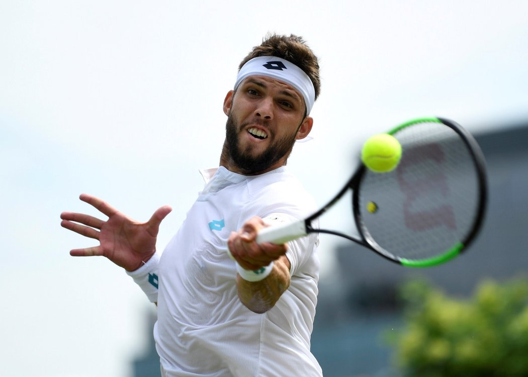 Český tenista Jiří Veselý v utkání Wimbledonu