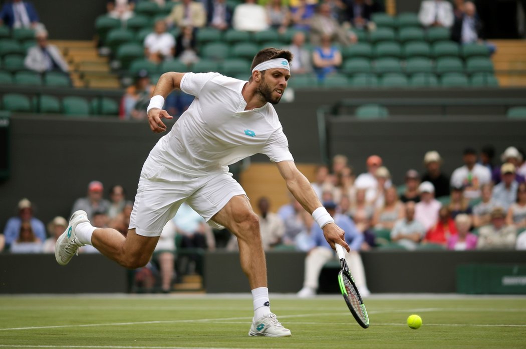 Český tenista Jiří Veselý v zápase 1. kola Wimbledonu proti Alexandru Zverevovi