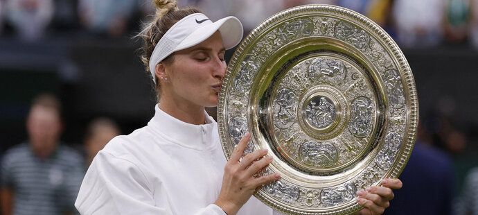 Česká tenistka Markéta Vondroušová si domů přiveze pouze repliku trofeje Venus Rosewater