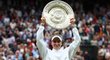 Markéta Vondroušová se raduje z triumfu na Wimbledonu