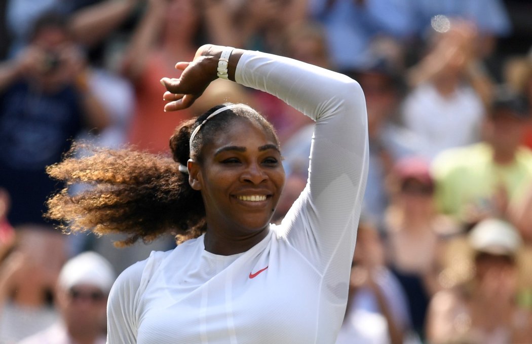 Americká tenistka Serena Williamsová během úspěšného semifinále Wimbledonu