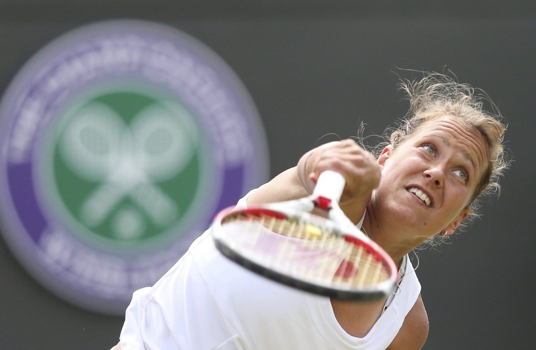 Barbora Záhlavová-Strýcová v zápase s čínskou favoritkou Lina během 3. kola Wimbledonu