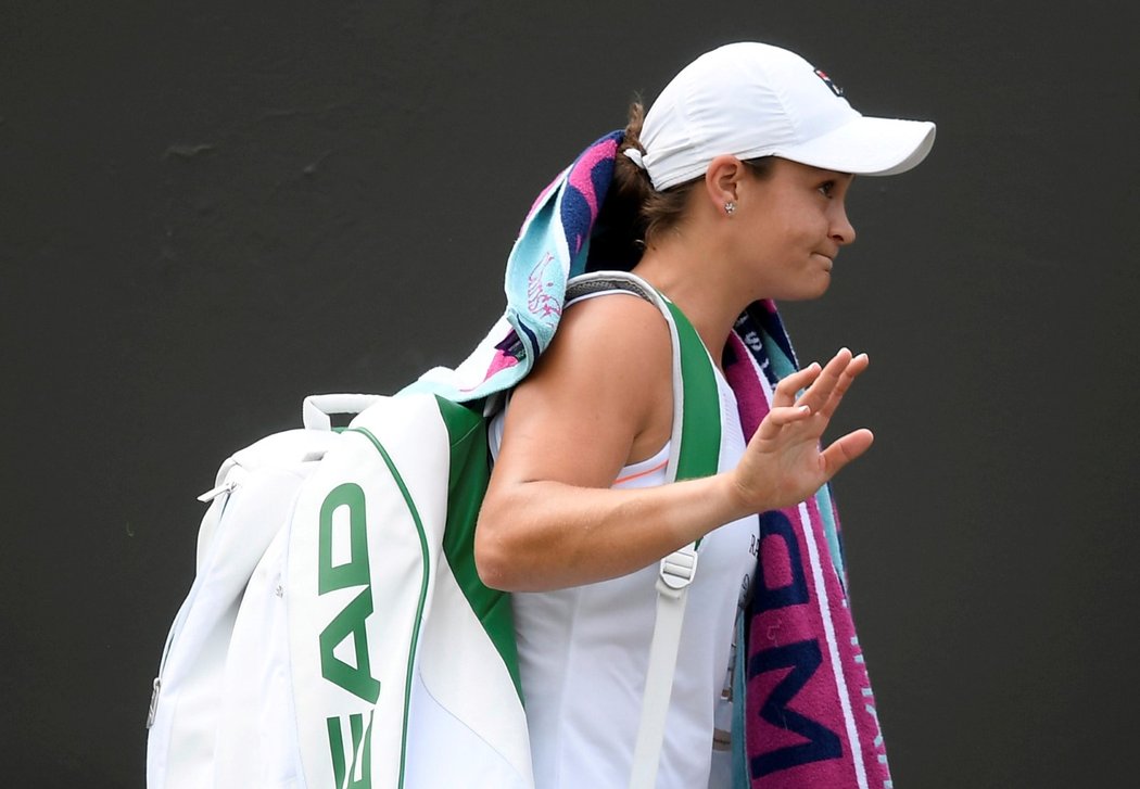 Světová jednička Ashleigh Bartyová nečekaně vypadla ve Wimbledonu už v osmifinále, prohrála po 14 vítězných zápasech