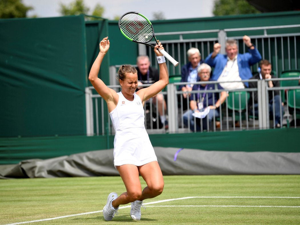 Barbora Strýcová otočila duel 4. kola s 21. nasazenou Elise Mertensovou z Belgie a zvítězila 4:6, 7:5 a 6:2