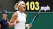 Lucie Šafářová se raduje z postupu do třetího kola Wimbledonu
