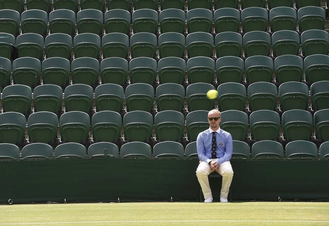 Prázdné tribuny na Wimbledonu