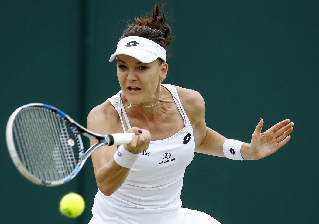 Polka Agnieszka Radwaňská prohrála v boji o čtvrtfinále Wimbledonu s Slovenkou Dominikou Cibulkovou.