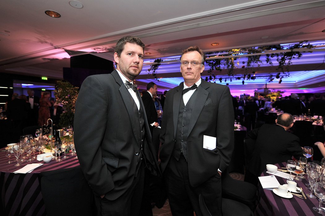 Redaktor Sportu Jan Jaroch (vlevo) na bále šampionů v roce 2011