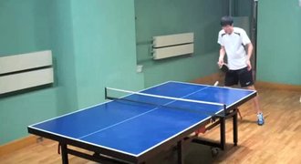 Místo golfu hraje Tiger Woods ping pong