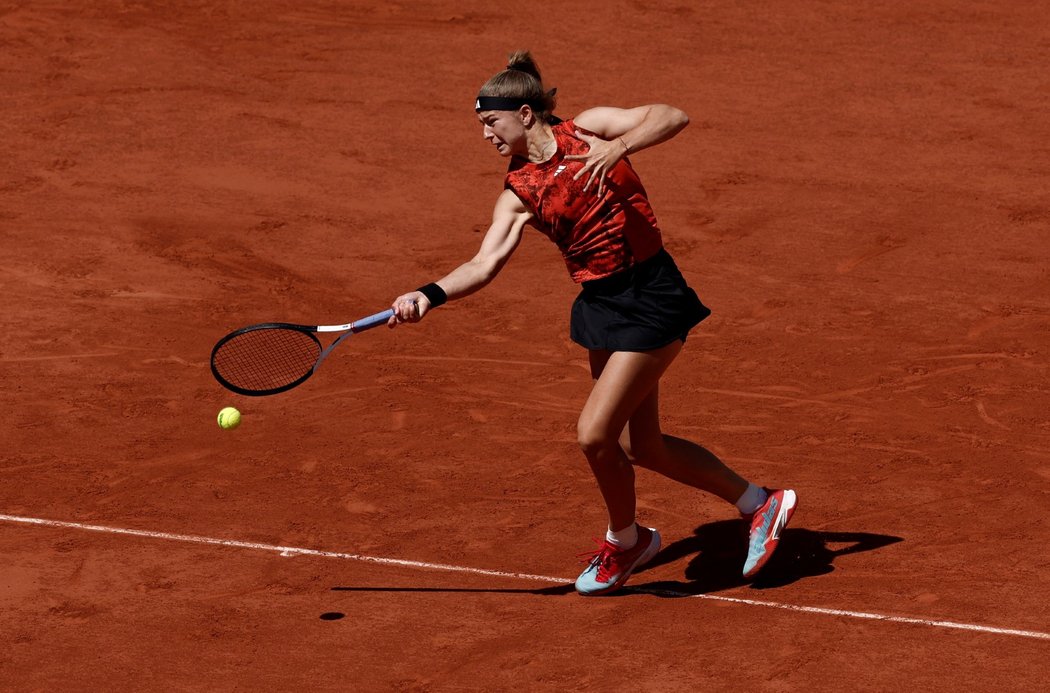 Česká tenistka Karolína Muchová v boji o čtvrtfinále French Open