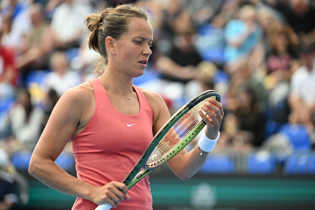 Česká tenistka Barbora Strýcová se na svém předposledním turnaji představila pouze krátce