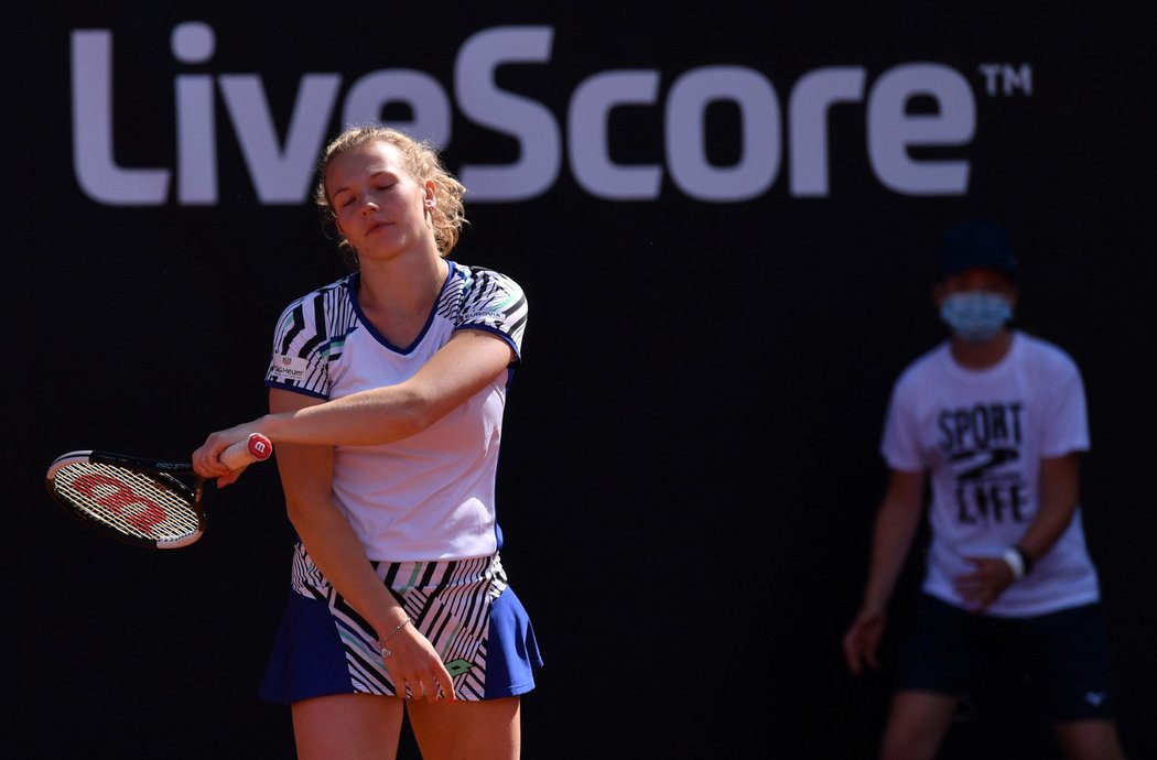 Kateřina Siniaková na loňském LiveScore Cup v utkání proti Karolíně Plíškové