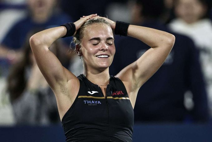 Život začíná ve dvaceti, utahovali si z Bejlek. Pak maličká tenistka v Abú Zabí šokovala Život začíná ve dvaceti, utahovali si z Bejlek. Pak maličká tenistka v Abú Zabí šokovala