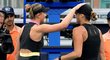 Aryna Sabalenková v prvním duelu po smrti expartnera porazila kamarádku Paulu Badosaovou