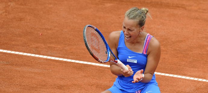 Barbora Záhlavová-Strýcová se raduje, probojovala se do svého prvního letošního finále na okruhu