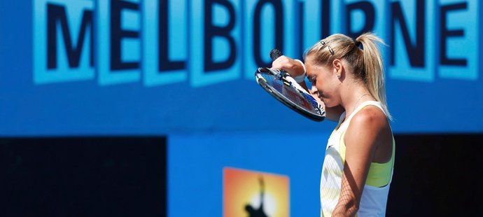 Česká tenistka Klára Zakopalová během utkání druhého kola Australian Open, kde nestačila na Belgičanku Flipkensovou