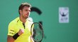 Stanislas Wawrinka se raduje z vítězství nad Lukášem Rosolem na turnaji v Ženevě