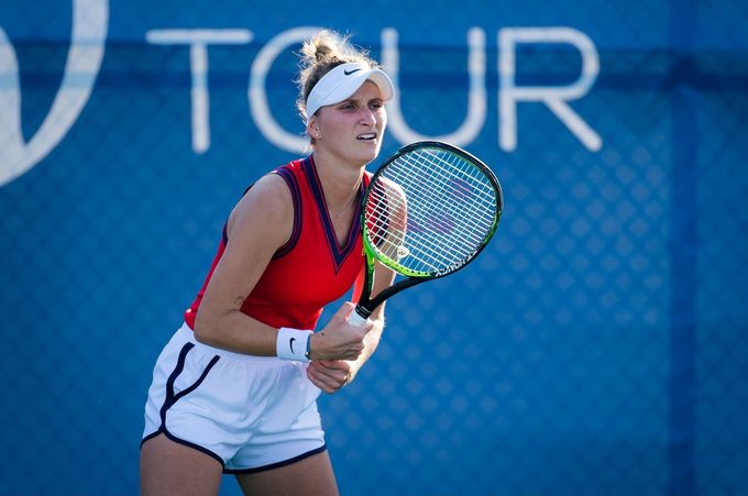 Vondroušová si finále v Moskvě nezahraje, Siniaková vyhrála čtyřhru Vondroušová si finále v Moskvě nezahraje, Siniaková vyhrála čtyřhru