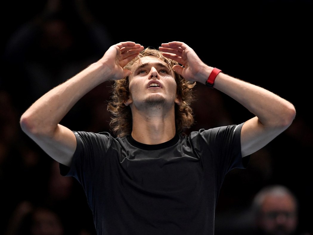 Alexander Zverev porazil ve finále Turnaje mistrů Novaka Djokoviče