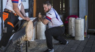 Nejlepší český dřevorubec: zachraňuje životy, na sekeru mu půjčila babička