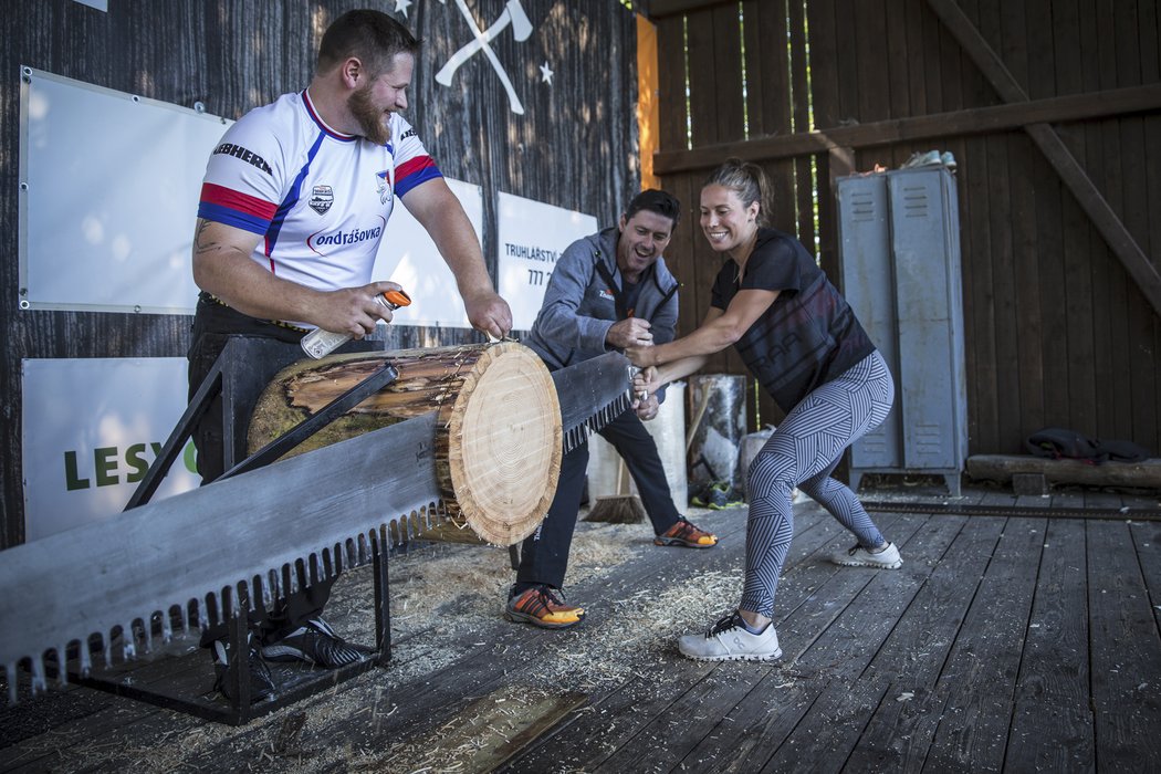 Během Single Bucku pomohl Samkové manažer Jana Brabec