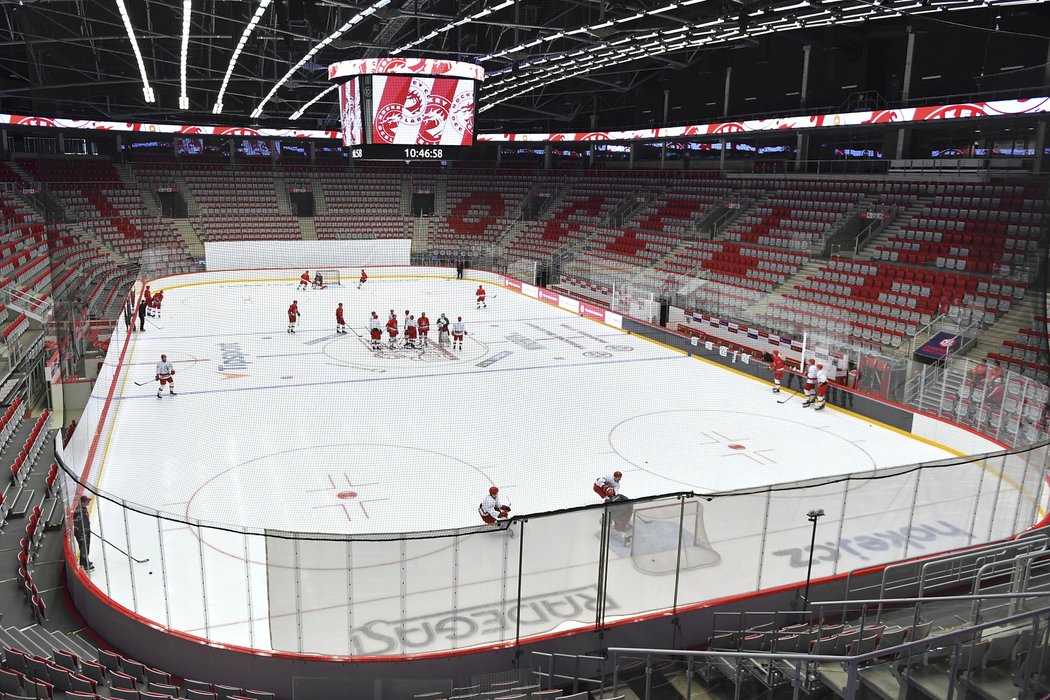 Pohled z ochozů WERK ARENY na probíhající trénink třineckých Ocelářů