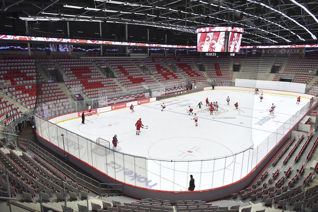 Pohled z ochozů WERK ARENY na probíhající trénink třineckých Ocelářů