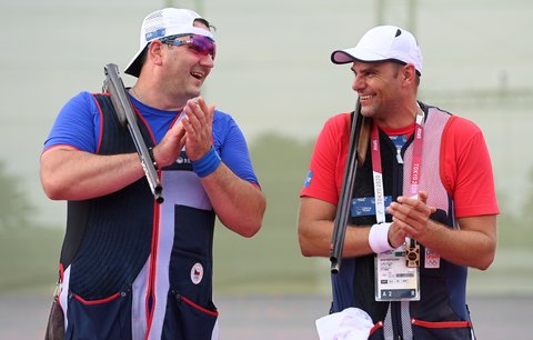 Zleva zlatý Jiří Lipták a stříbrný David Kostelecký po úspěšném vystoupení na olympiádě v Tokiu